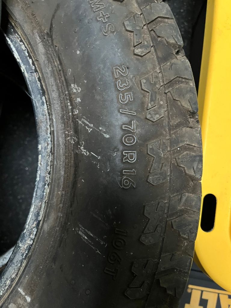 A/T tyres 235/70/16 