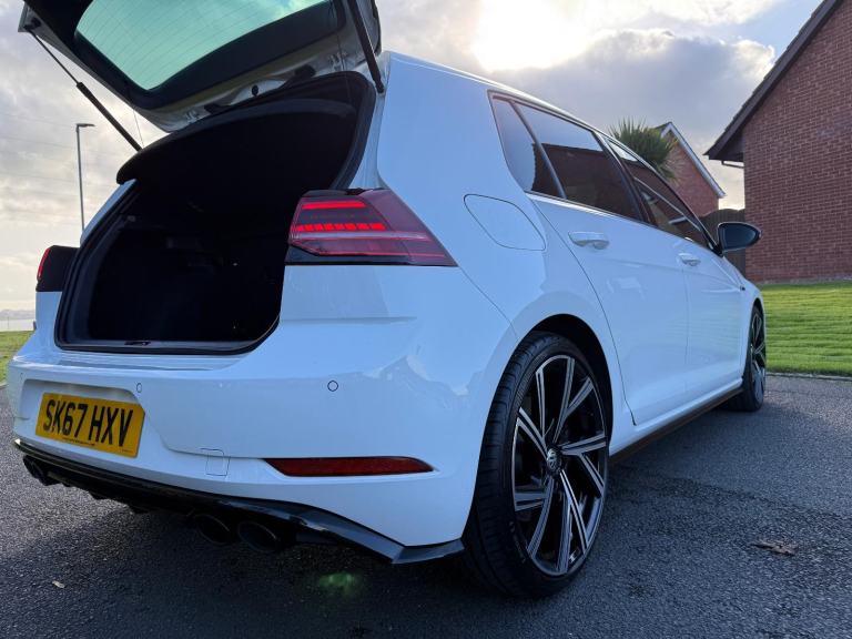 Volkswagen Golf " R " 310 BHP / D.S.G AUTO / 4 MOTION / NEW 19 INCH ALLOYS