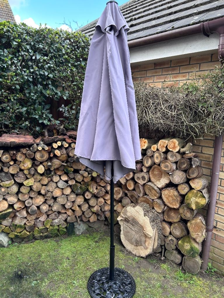 Garden parasol with heavy iron base