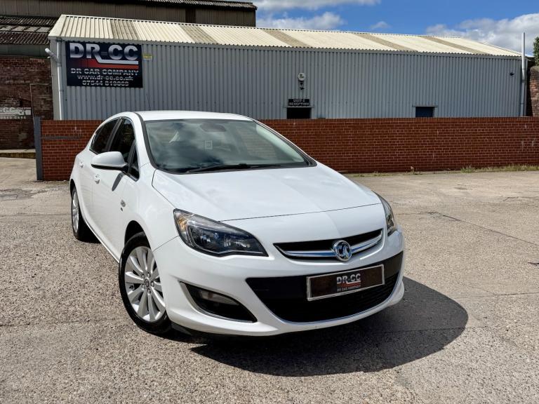 VAUXHALL ASTRA 1.6 i Elite White Manual Petrol 2015