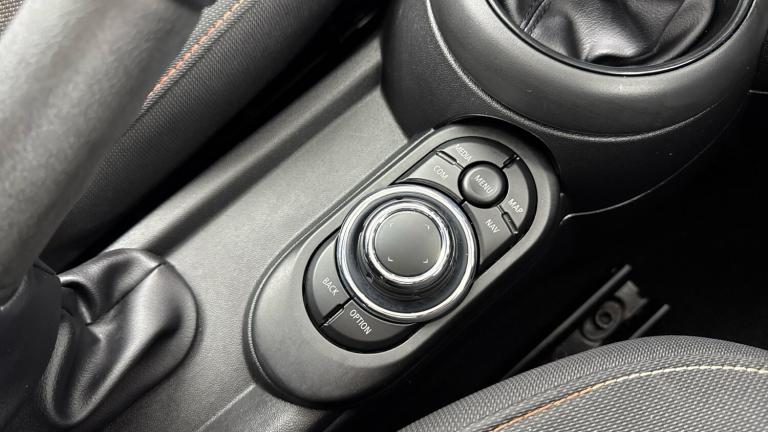 2021 MINI Hatch 1.5 Cooper Classic 5dr Auto [Comfort/Nav Pack] Petrol Hatchback Hatchback Petrol ...