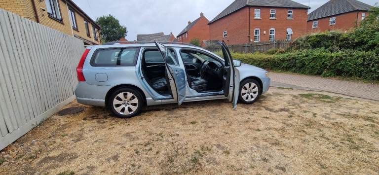 VOLVO V70 SE D5 6 SPEED AUTOMATIC 