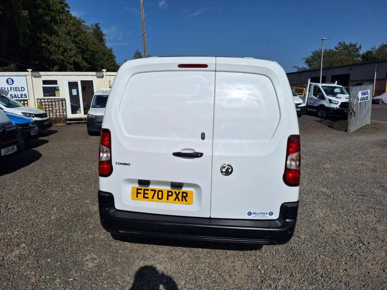 VAUXHALL COMBO 1.5 Turbo D 2300 Edition 5 seat crew combi van White Manual Diese