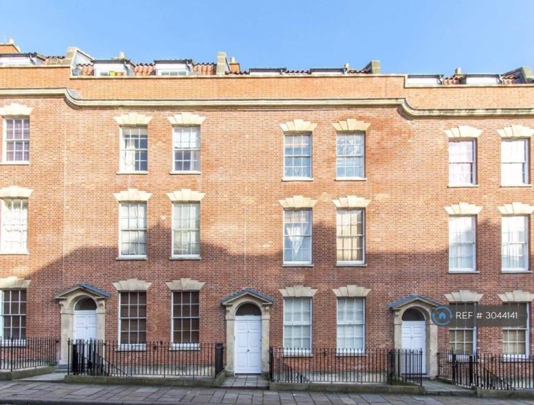 2 bedroom flat in St. Paul Street, Bristol, BS2 (2 bed) (#3044141)