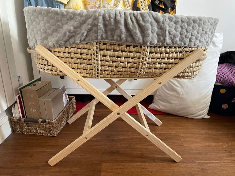 Clair De Lune Palm Moses basket with stand, mattress, sheets & protective cover