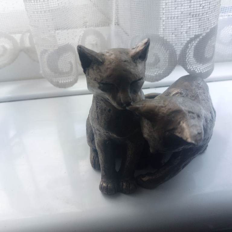 Frith cats bronze & resin sculpture 