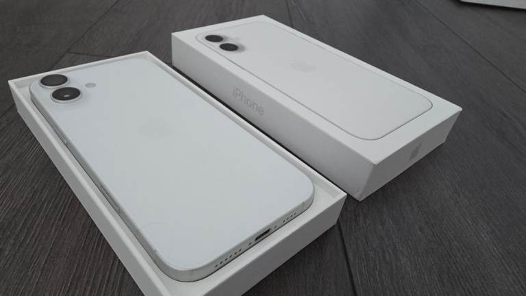 iPhone 16 Plus 128GB White 