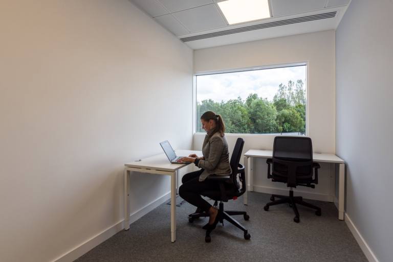 Wokingham - RG41 5TP \ Private Office for 1 Person, Ready to Use