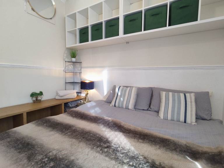 Flat available flexible dates Edinburgh