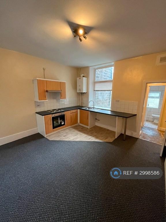1 bedroom flat in Walton St, Colne, BB8 (1 bed) (#2998586)