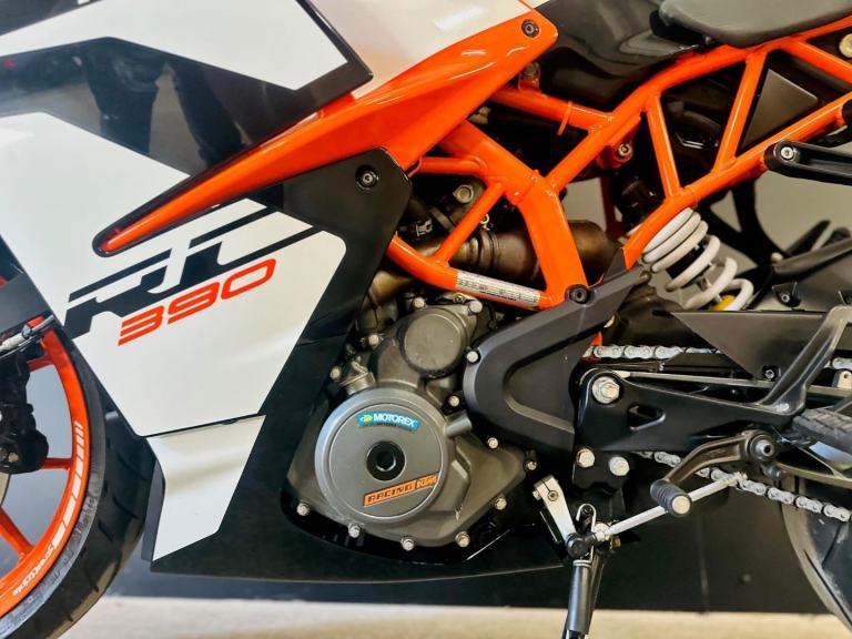 STUNNING 2017/17 KTM RC 390 MOTORCYCLE 