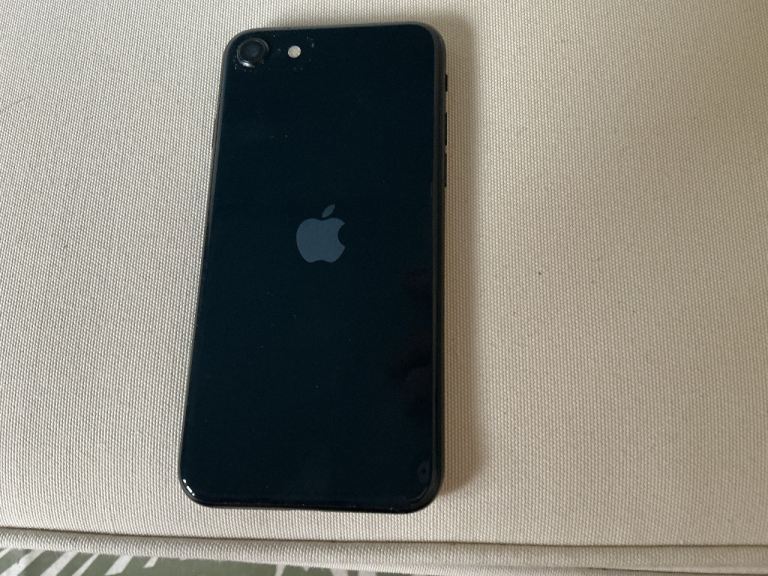 Apple iPhone SE 128GB. 3RD GEN.
