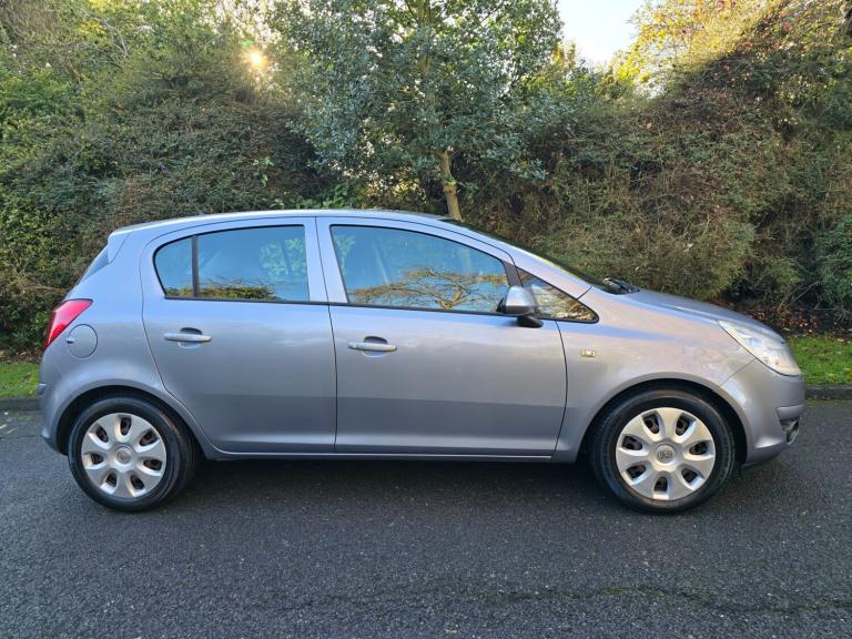 VAUXHALL CORSA 1.4 16v (A/C) EXCLUSIV - AUTOMATIC - 5 DOOR - SILVER *LOW MILES*