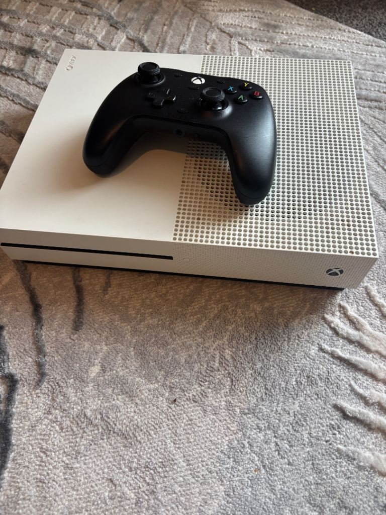 Xbox One S Console with Black Controller – Good Condition