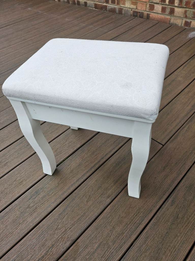 Piano stool (white)