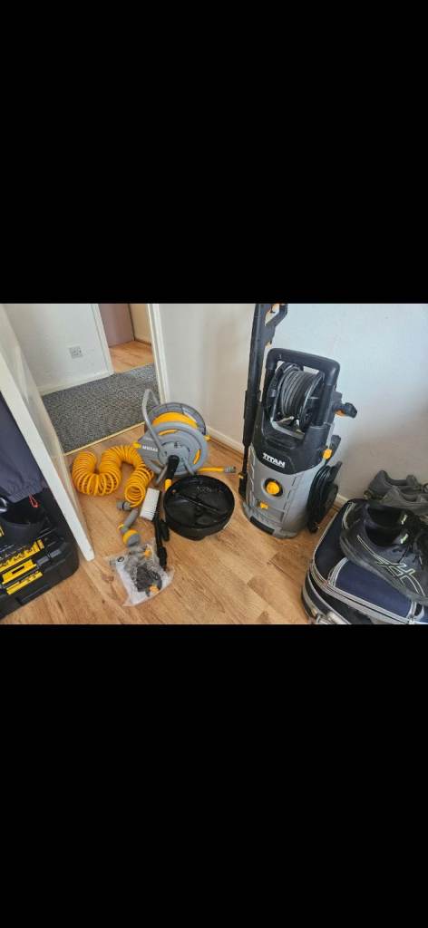 Power hose and 2 x hoses with extenders 