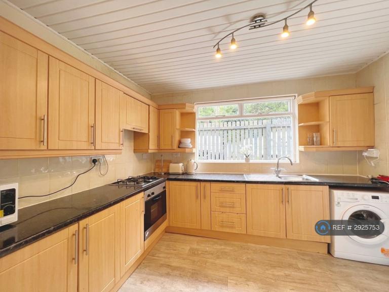 3 bedroom house in Bank Street, Glasgow, G12 (3 bed) (#2925753)