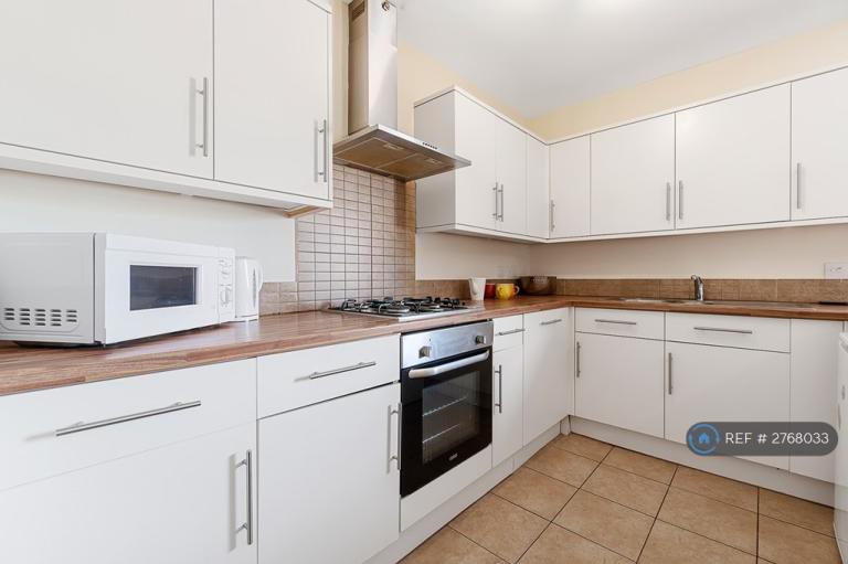 1 bedroom in Bedford Terrace, Plymouth, PL4 (#2768033)
