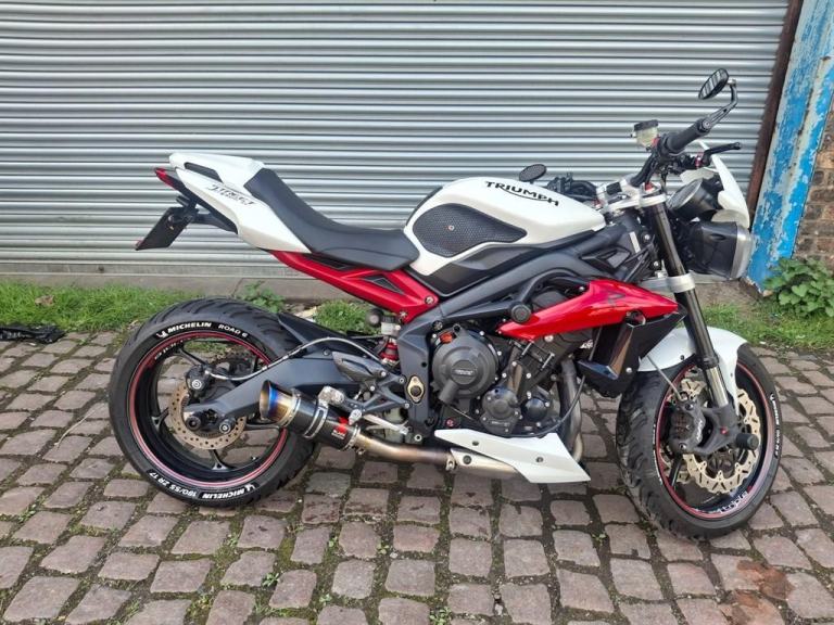 Triumph Street Triple 675 street tripe 675r, lots of extras, 2014