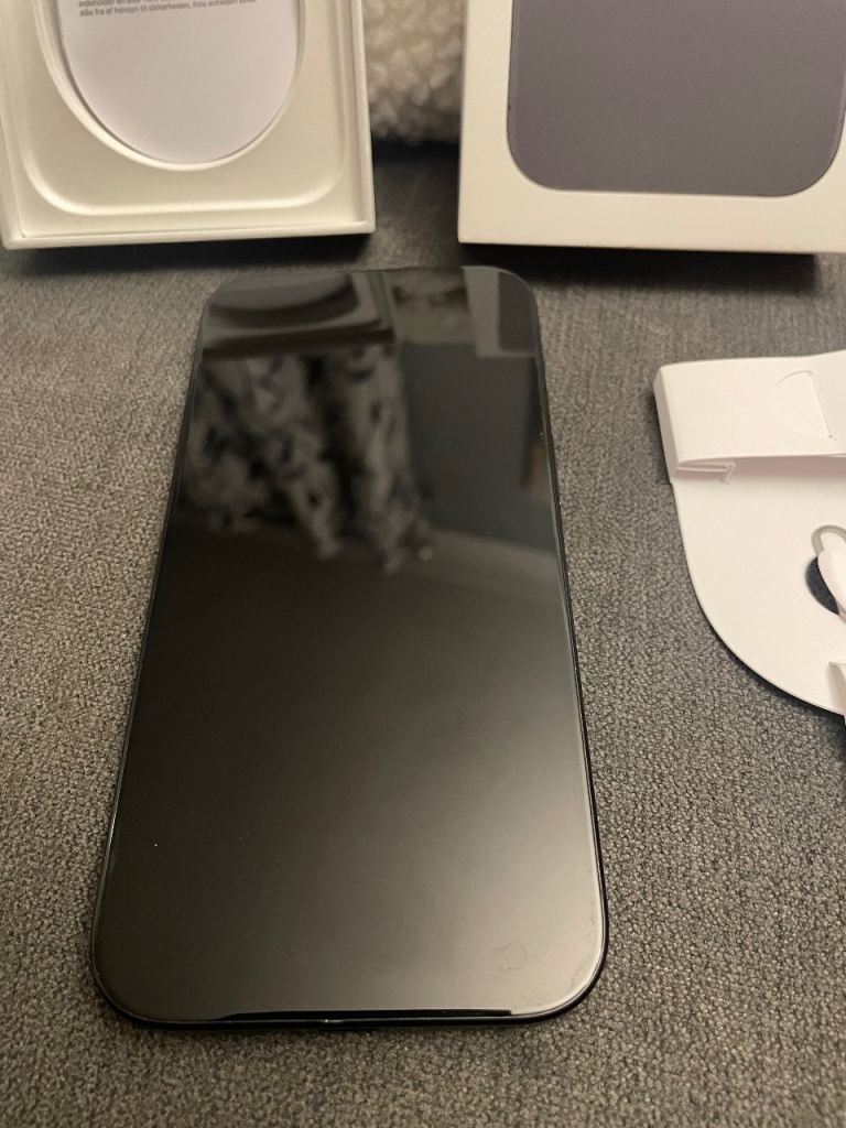 Apple IPhone 16 Black 128gb great condition 