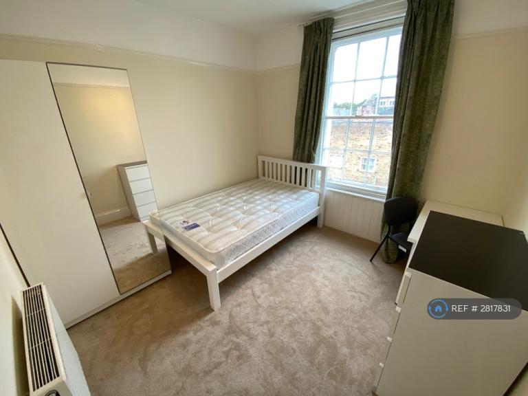 2 bedroom flat in Beauchamp Court, Leamington Spa, CV32 (2 bed) (#2817831)