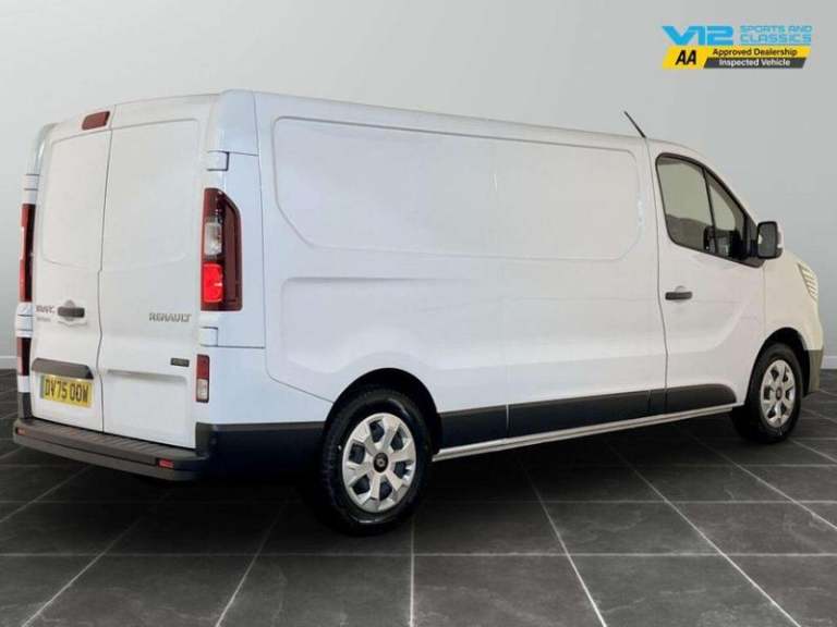 2025 Renault Trafic E-Tech LL30 52kWh Advance Auto L2 H1 5dr Automatic Panel Van Electric Automatic