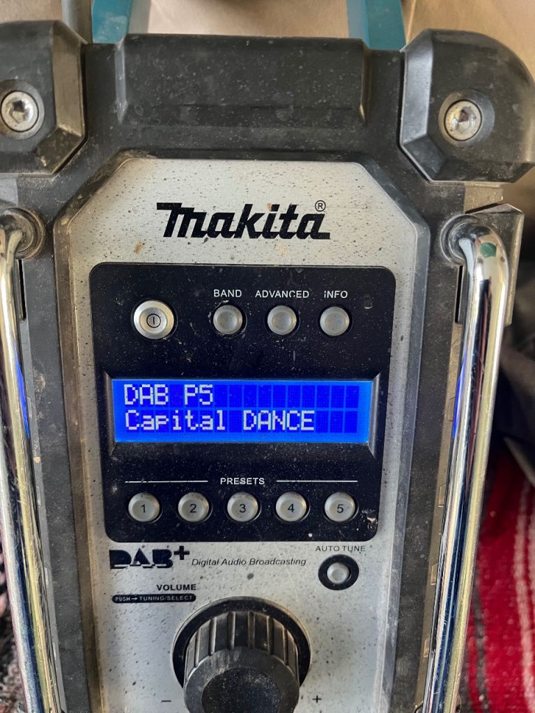 Makita dab radio 