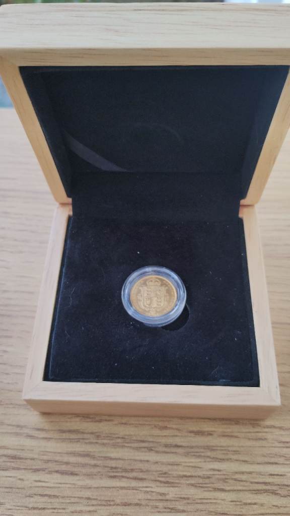 Gold Shield back Half Sovereign 