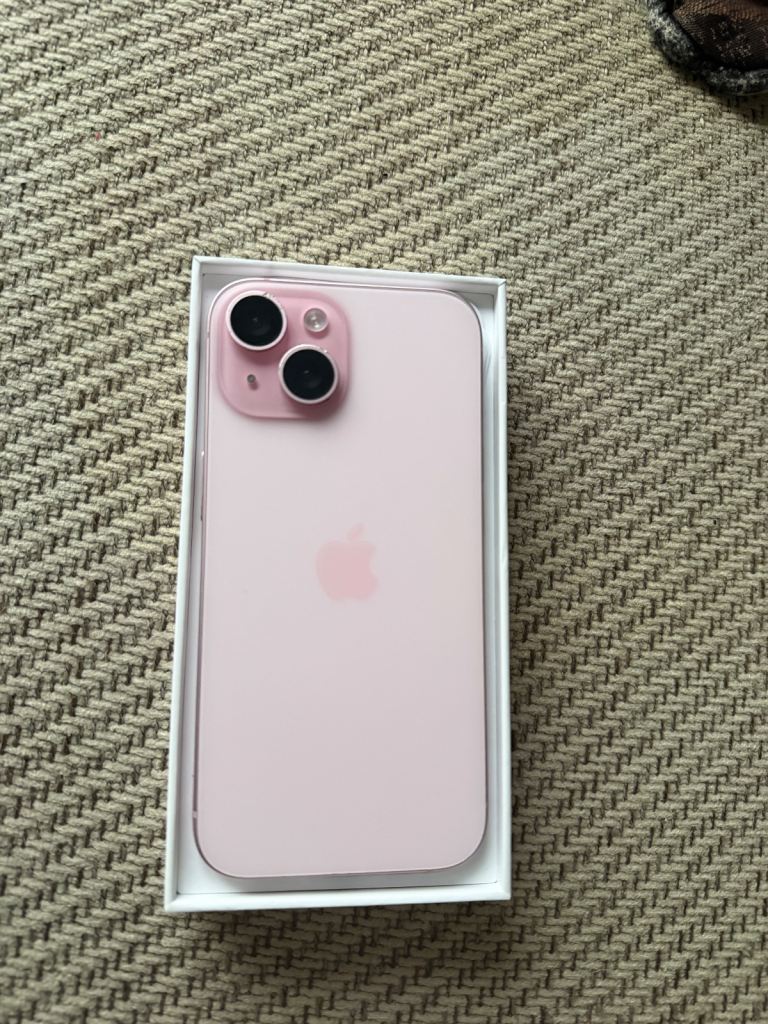 Apple iPhone 15 - Pink - 128GB - Good Condition