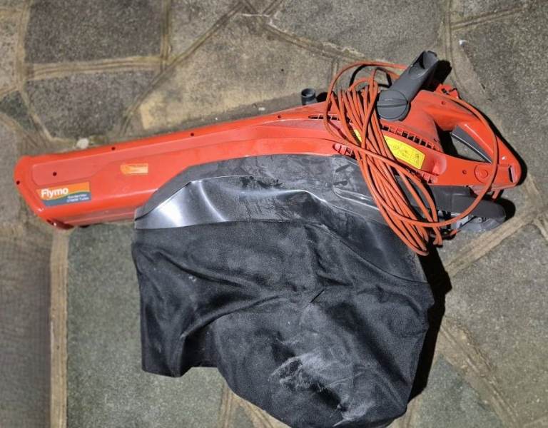 flymo garden vac and leaf blower 2700w