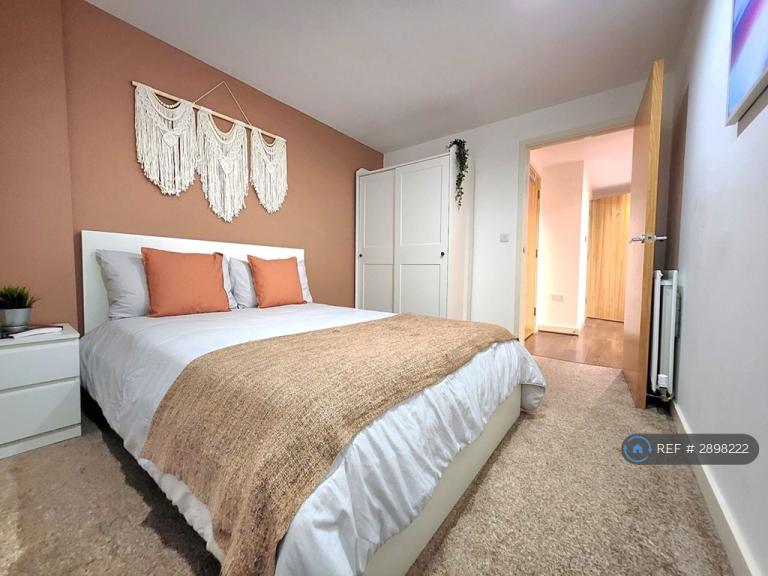 1 bedroom flat in Royal Carriage Mews, London, SE18 (1 bed) (#2898222)