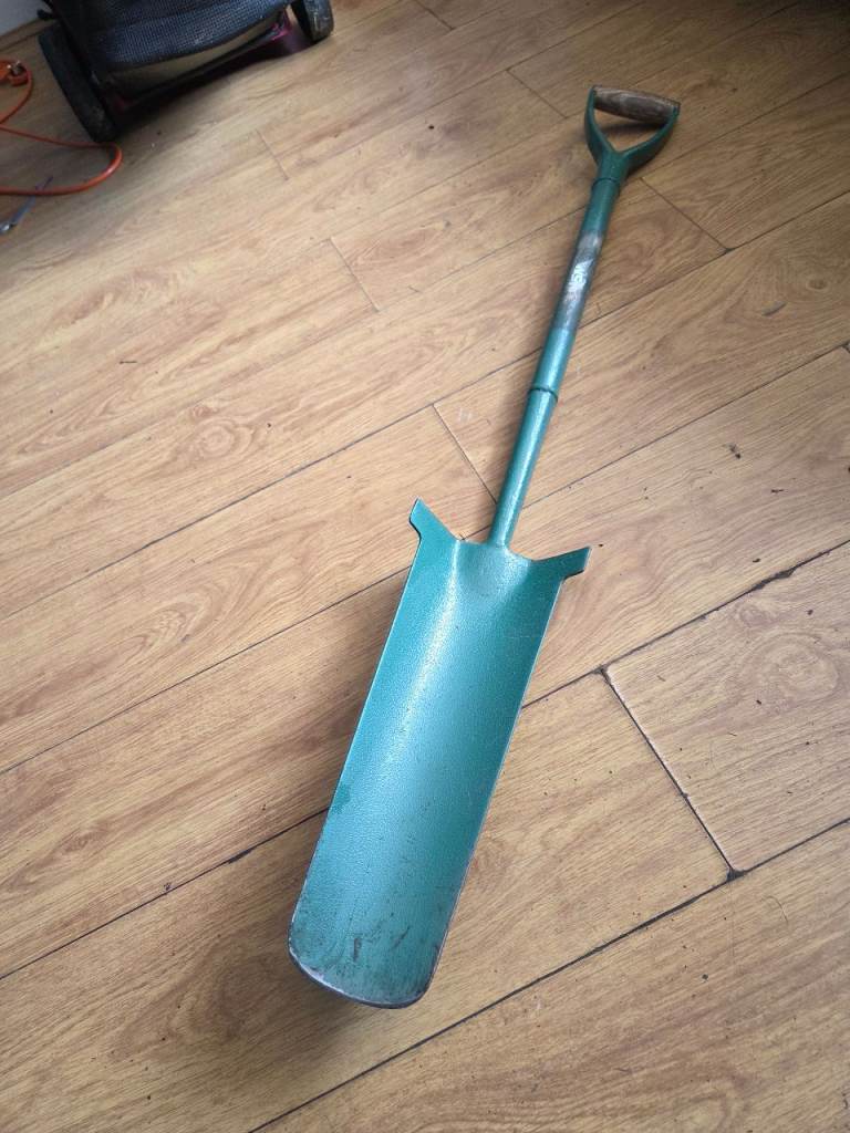 Narrow spade