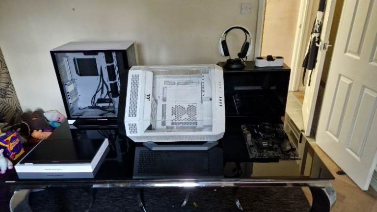 This is a job lots of pc parts 