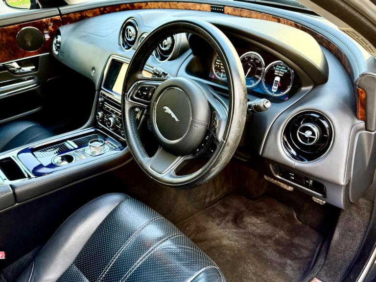 2010 Jaguar XJ 5.0 V8 Premium Luxury Auto Euro 5 4dr (LWB) SALOON Petrol Automatic