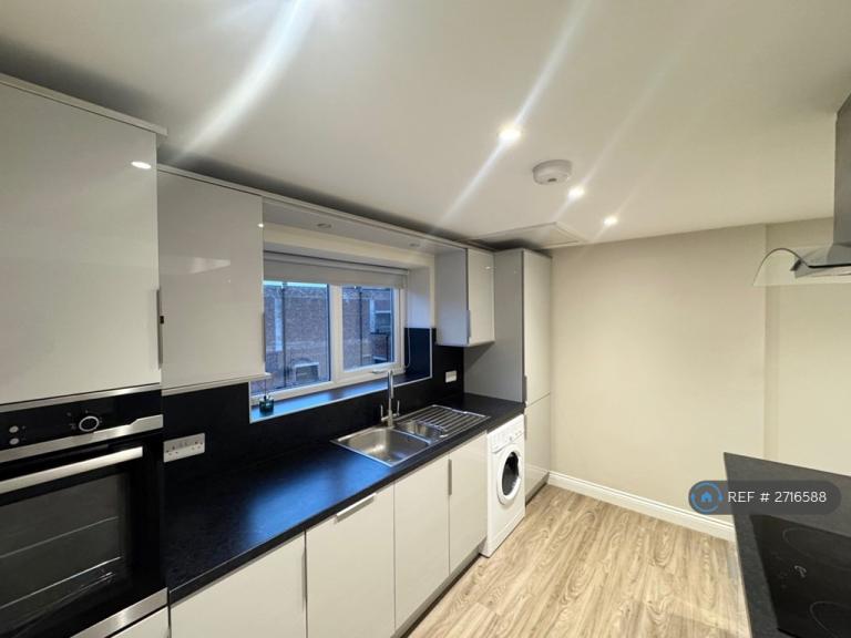 1 bedroom flat in London Street, Southport, PR9 (1 bed) (#2716588)