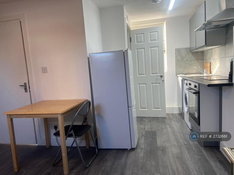 1 bedroom flat in Clarendon Road, Croydon, CR0 (1 bed) (#2732661)