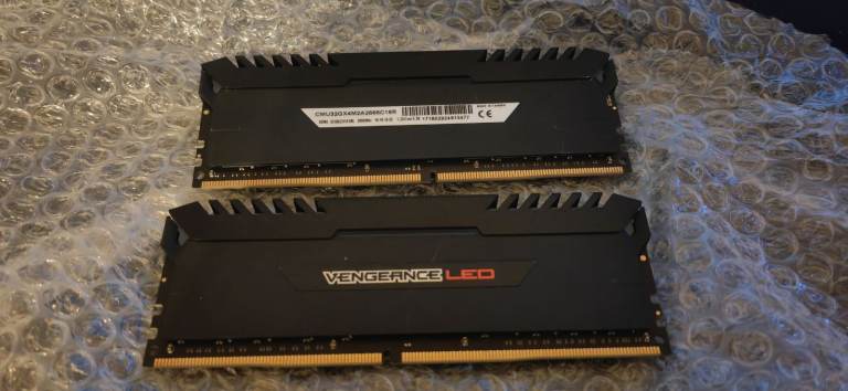 Corsair Vengeance LED 32GB DDR4 RAM Kit (2x16GB) 2666MHz – Red LED