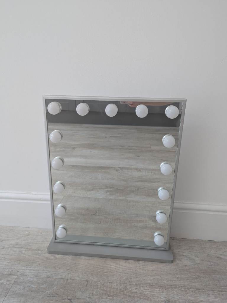 Hollywood Make up Mirror with lights 