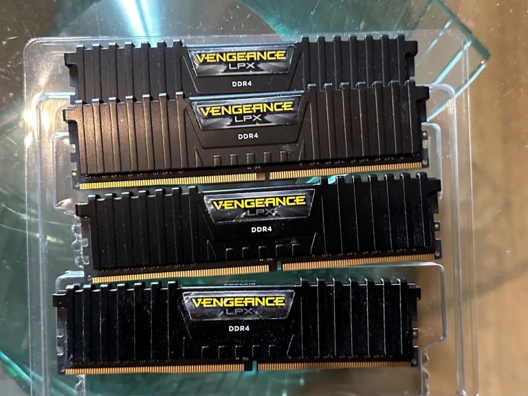 Corsair Vengeance DDR4 RAM 32GB (4x8GB)