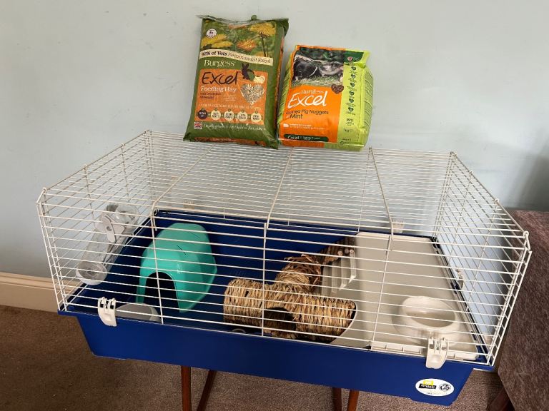 Animal Cage with Accessories H17in/43cm W37in/94cm D22in/56cm Excellent condition   D065