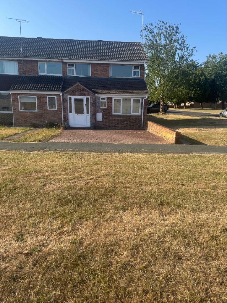 3 bedroom semi detached house in quiet location in Covingham, Swindon
