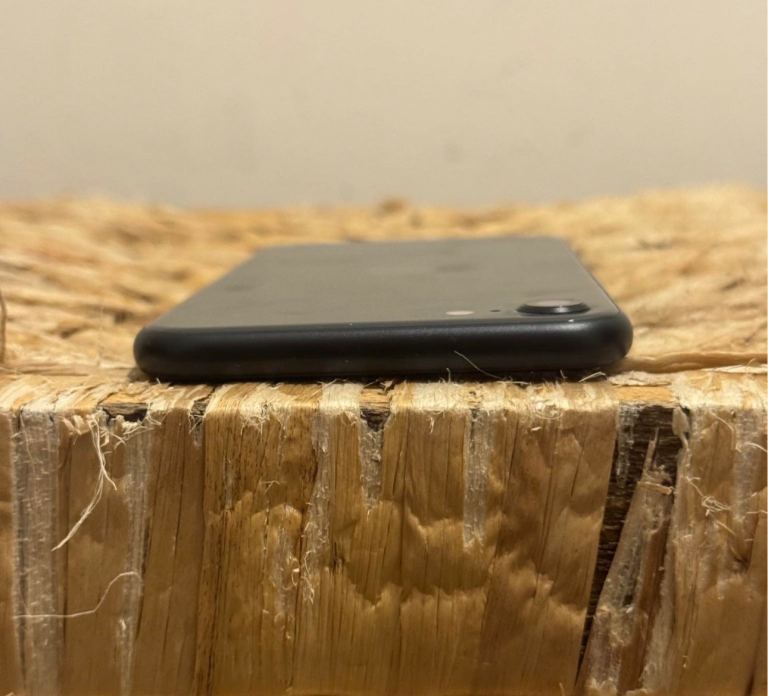 Apple iPhone SE 2nd Generation 64GB Unlocked