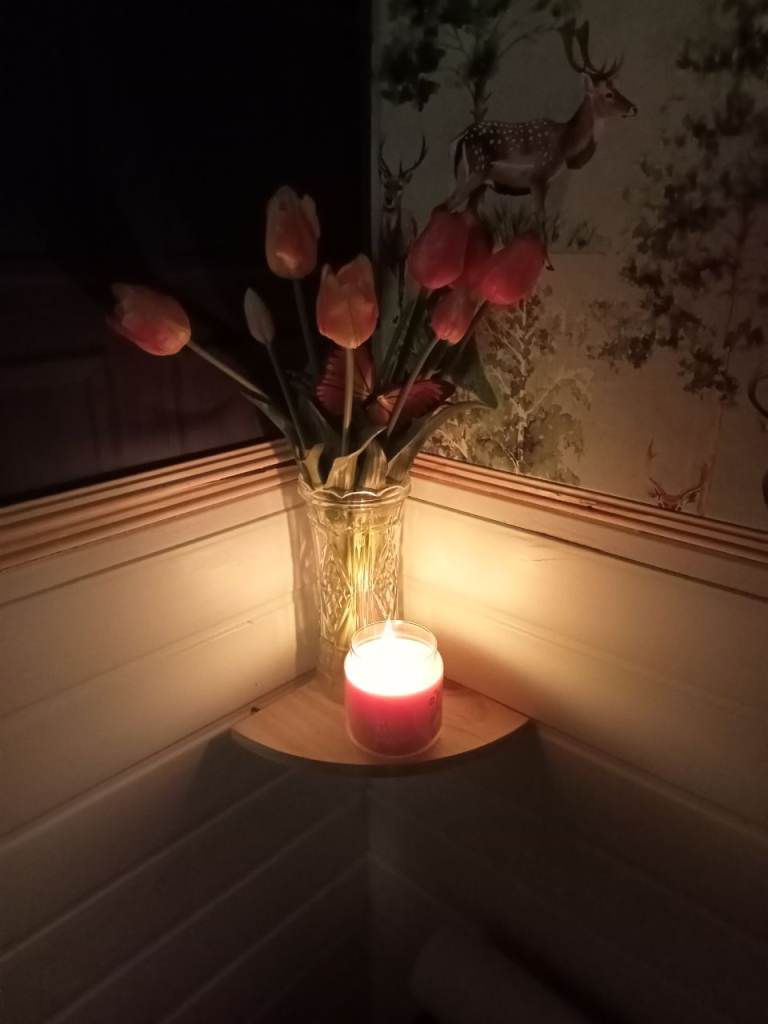   Thai relax oil massage by Malee. I am  a female.