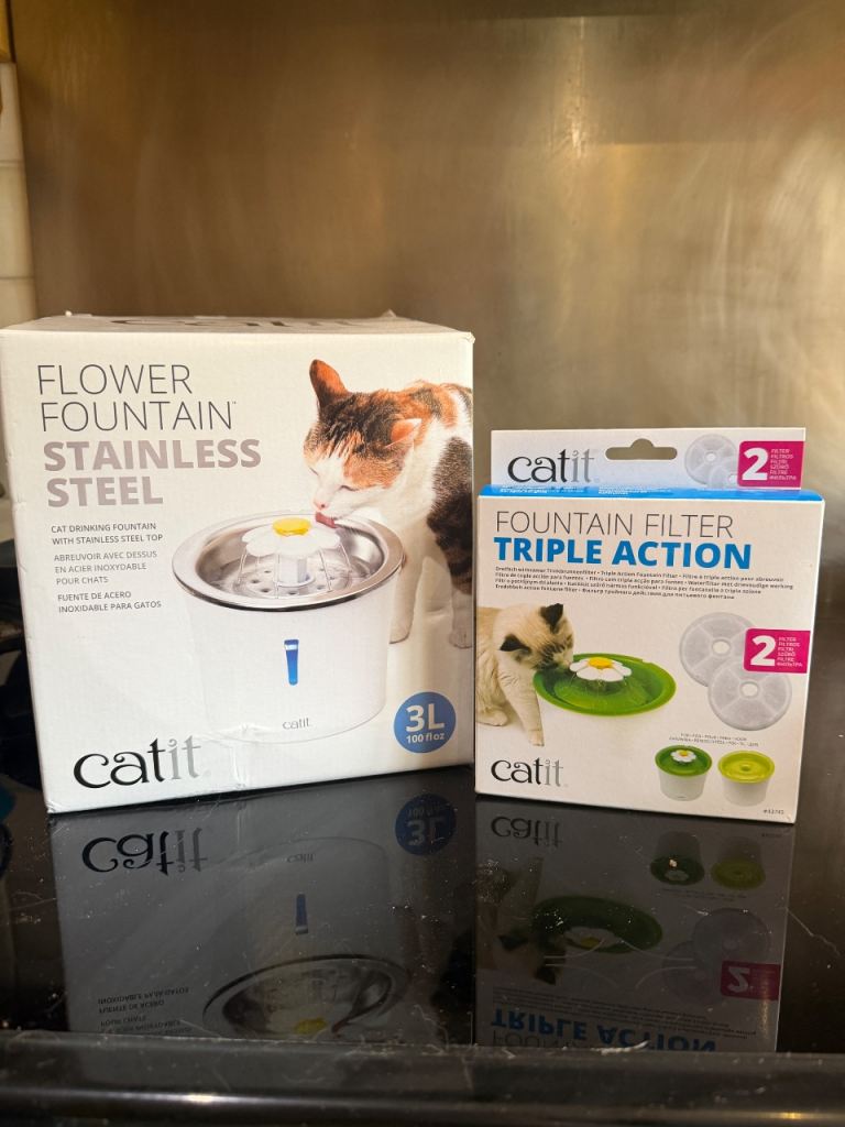 Catit Flower Cat Drinking Fountain and new box of filters