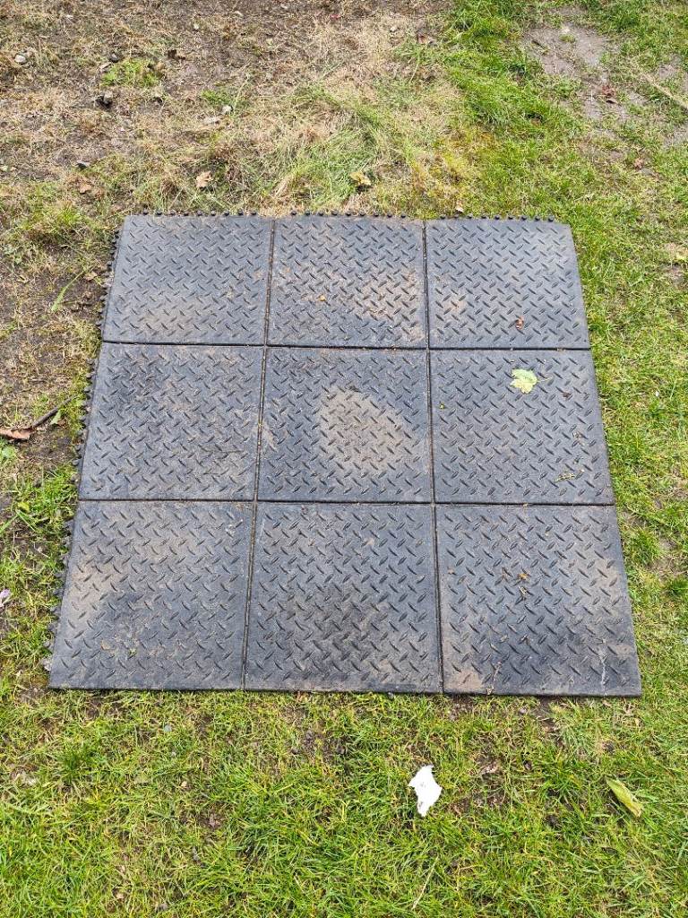 Rubber tiles/ mats