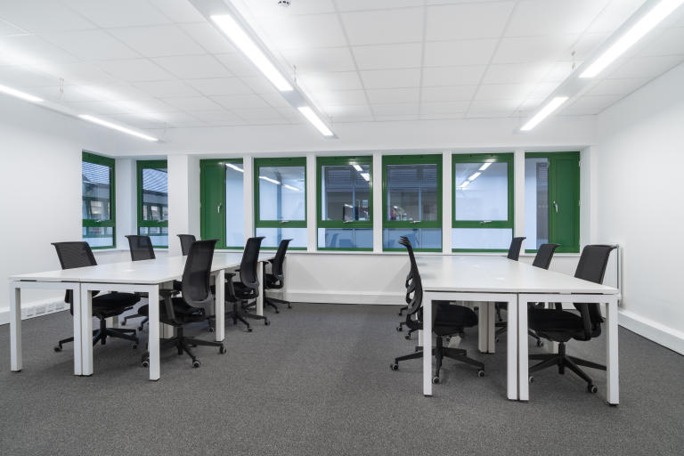 Crowborough - TN61DH \ Flexible Office Space with 5 Workstations