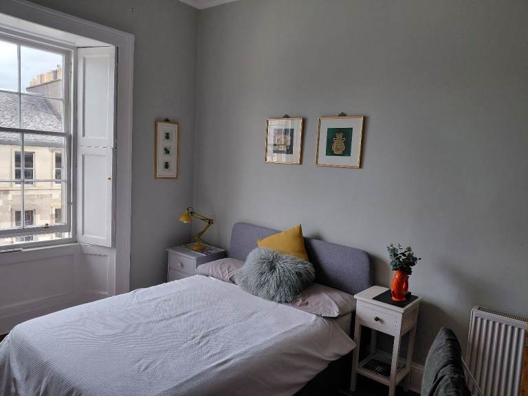 August Fringe Festival Double Bedroom Available – Edinburgh EH1 postcode New Town