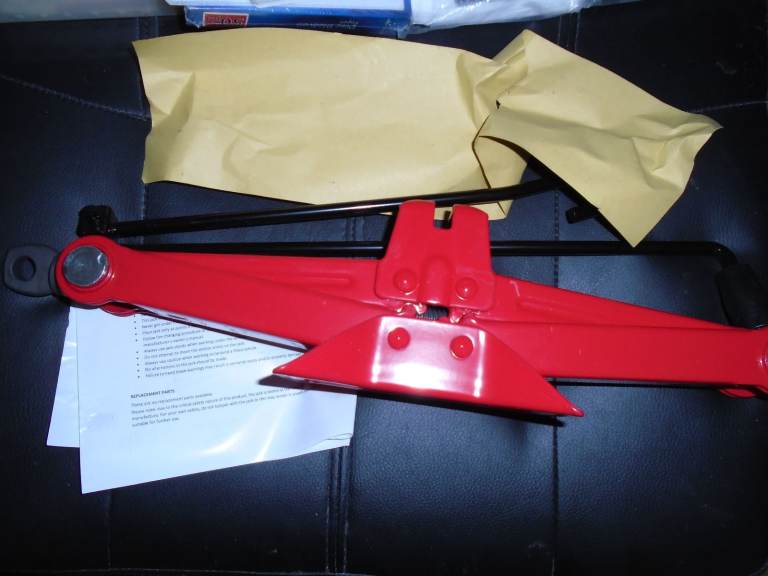 HILKA 1.5 TONNE SCISSORS JACK / NEW / IN BOX /