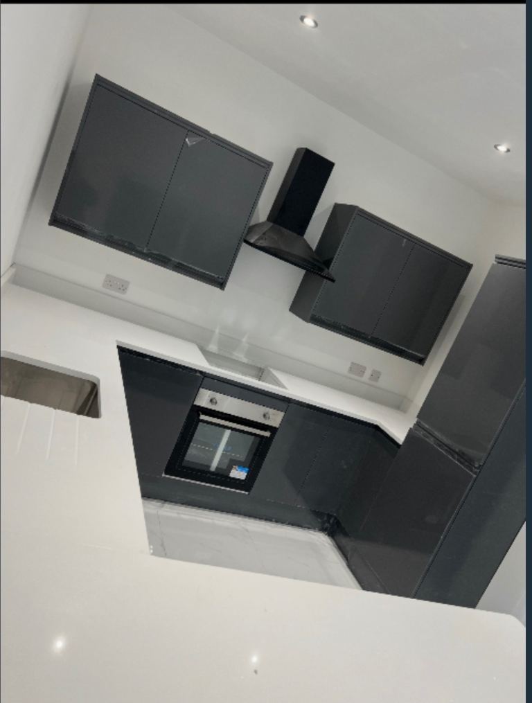 White quartz worktops