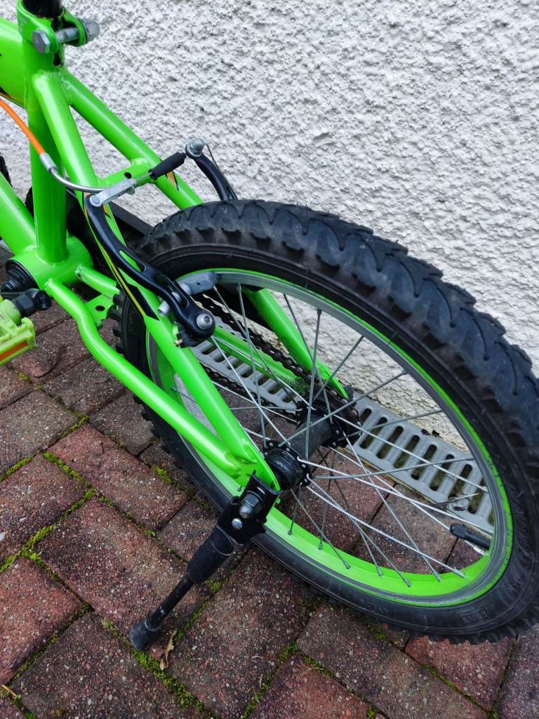 ==SOLD==Kids bike, 18 inch, green, ideal for 4 or 5 year old.